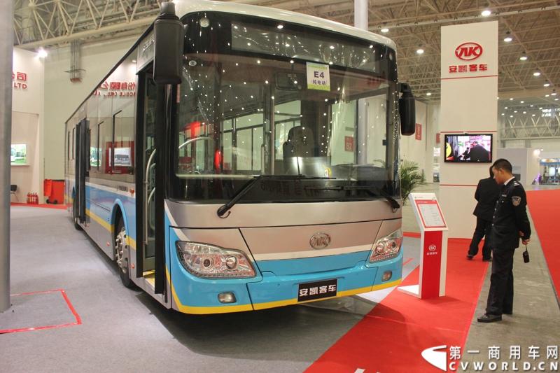 2013中国（武汉）国际商用车展，于10月30日-11月2日在武汉国际博览中心举行。安凯客车携三款主力产品亮相。图为安凯纯电动公交车。