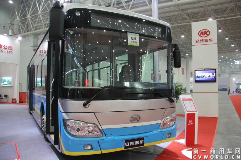 2013中国（武汉）国际商用车展，于10月30日-11月2日在武汉国际博览中心举行。安凯客车携三款主力产品亮相。图为安凯纯电动公交车。
