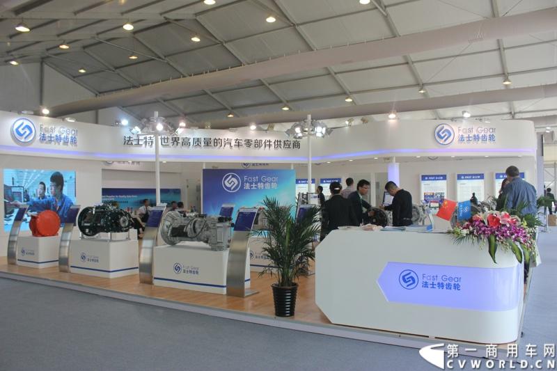 法士特携11款新产品登临2014（第十三届）北京国际汽车展览会，向国内外客户全面展示法士特最新科技成果。图为法士特展台。