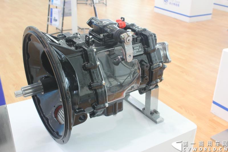 法士特携11款新产品登临2014（第十三届）北京国际汽车展览会，向国内外客户全面展示法士特最新科技成果。图为6DS50T变速器。