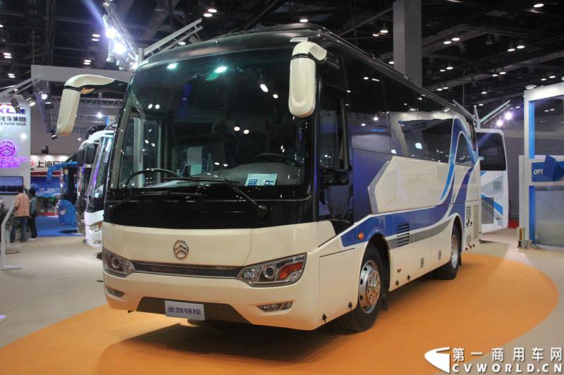 本次展会，厦门金旅携12米凯歌XML6122J18、10米一层半凯歌XML6102高旅游客运高端精品及9米锦程中巴新品集中亮相，再次诠释了金旅“为客户创造价值”的核心理论。图为金旅全新推出中巴锦程系列公路客车。
