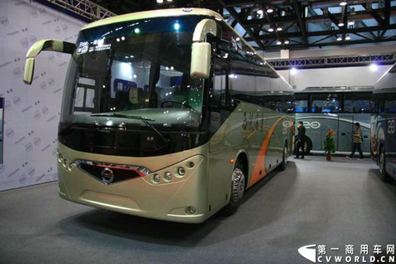 2014年北京道路运输展，西沃客车携700I公路客车、700I LNG公路客车和900I公路客车亮相。图为西沃700I公路客车。