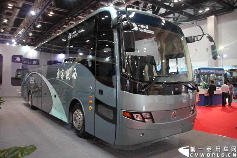 2014年北京道路运输展，西沃客车携700I公路客车、700I LNG公路客车和900I公路客车亮相。图为西沃900I公路客车。