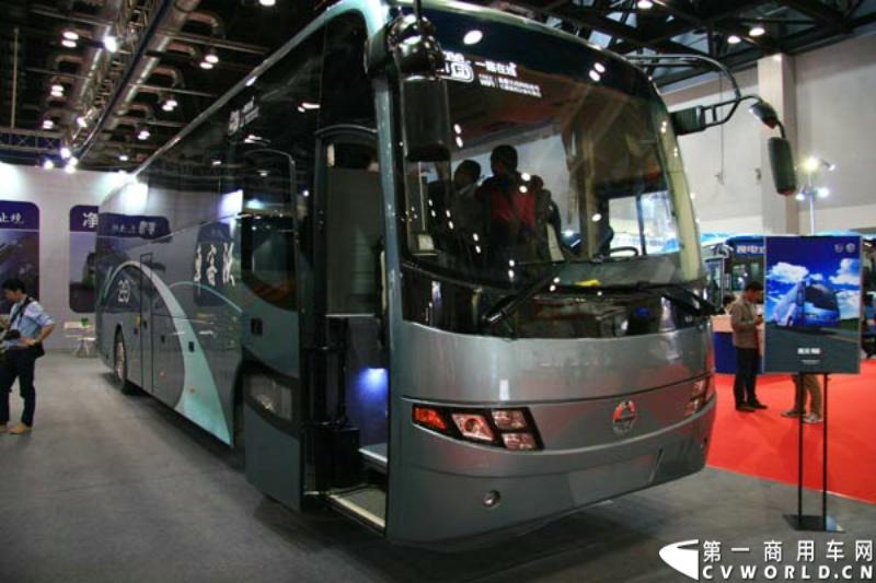 2014年北京道路运输展，西沃客车携700I公路客车、700I LNG公路客车和900I公路客车亮相。图为西沃900I公路客车。