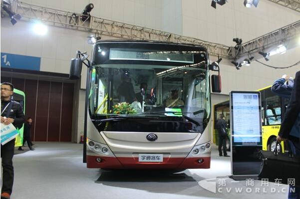10米插电式混合动力公交车ZK6105CHEVPG（H10）.jpg