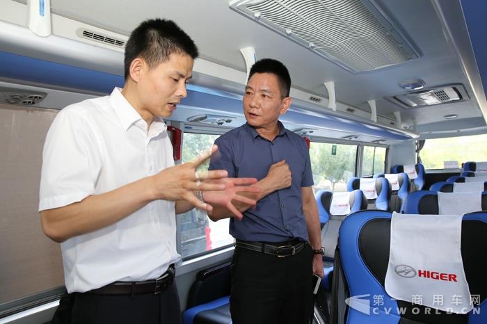 嘉宾详细了解海悦客车和海格G-BOSIII代智慧运营系统.jpg