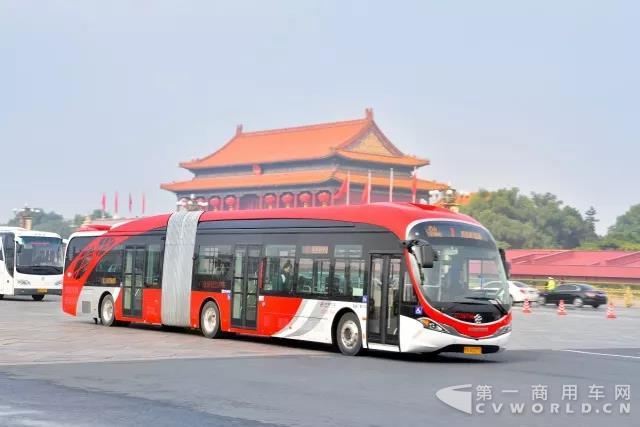 银隆新能源18米纯电动BRT在北京长安街正式运营3.jpg