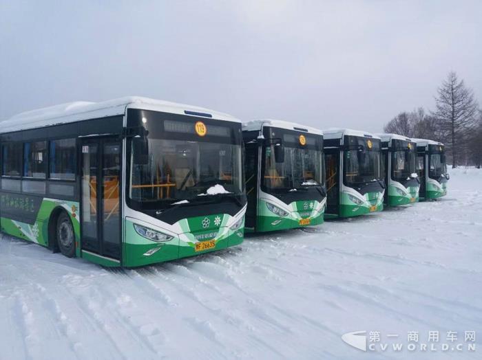 雪天交通有保障 银隆新能源公交车保市民出行5.jpg