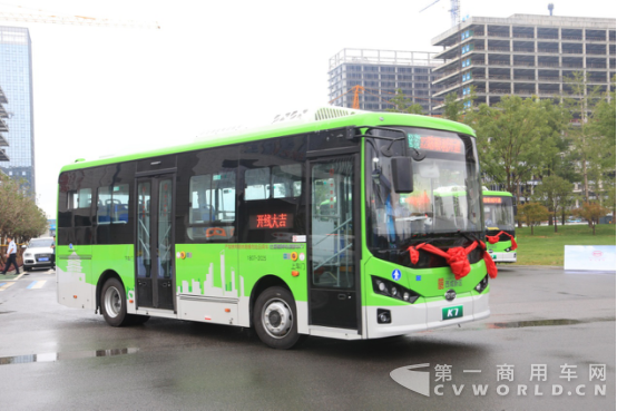 2018 9 5构建绿色智慧公共交通体系 110辆比亚迪全新K7投放西咸新区979.png