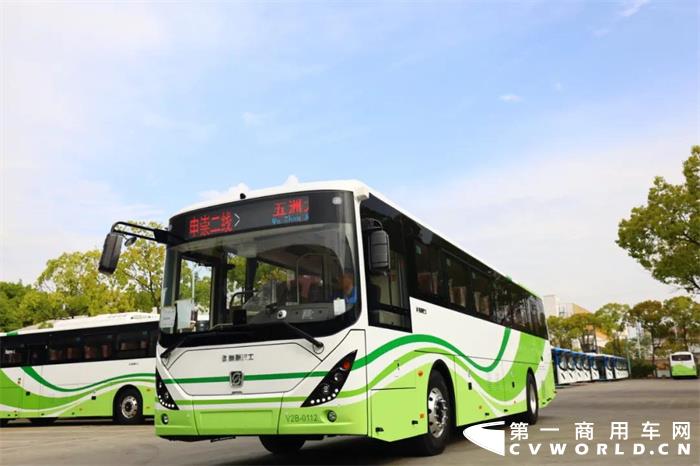 申沃客车：29辆SWB6128BEV59城郊车交付崇明公交.jpg