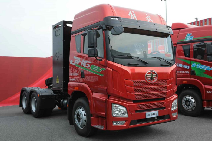 解放JH6换电牵引车.jpg