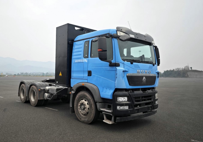 重汽豪沃换电式纯电动半挂牵引车.jpg