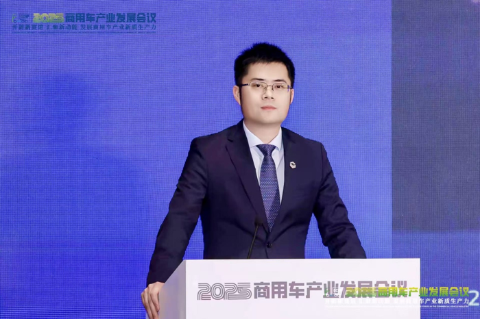 黄智.png