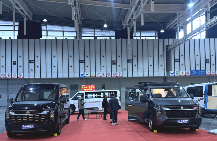 中国重汽轻型汽车强势登陆三大房车展，演绎移动生活新风尚4.png