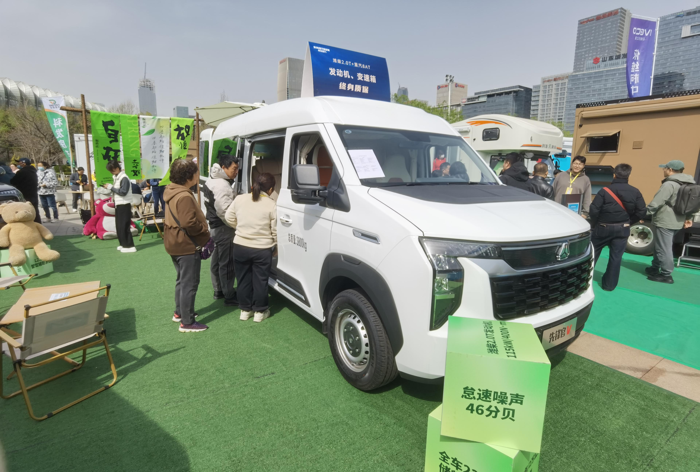 中国重汽轻型汽车强势登陆三大房车展，演绎移动生活新风尚5.png