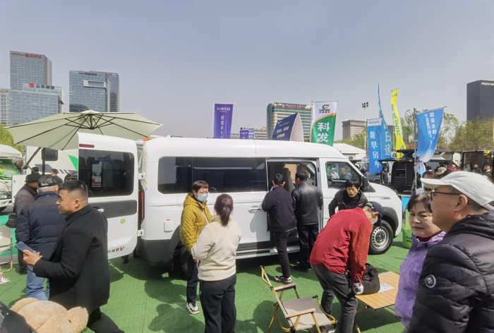 中国重汽轻型汽车强势登陆三大房车展，演绎移动生活新风尚9.png