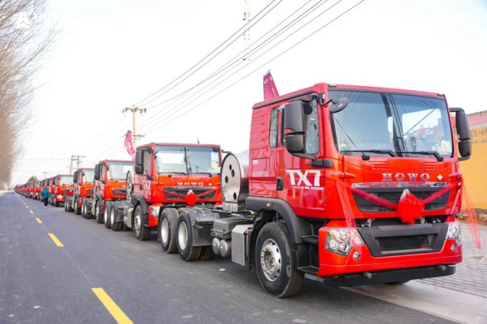 重汽豪沃TX7-燃气牵引车.jpg