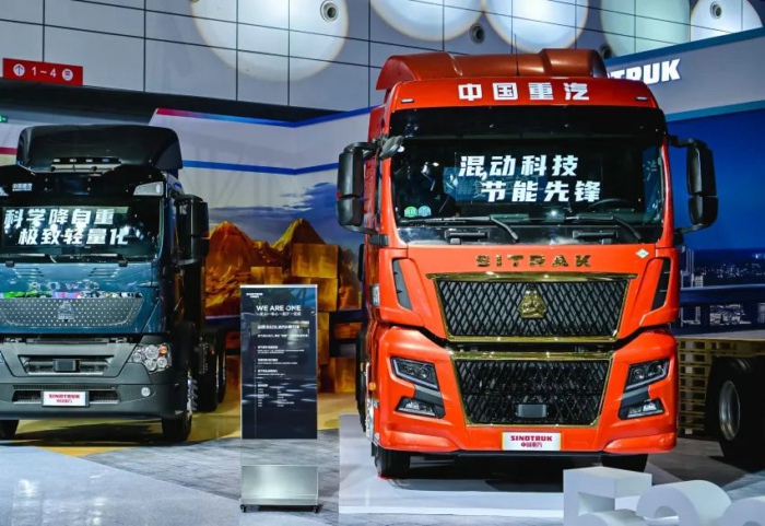 重汽汕德卡G7H WPDI牵引车.jpg