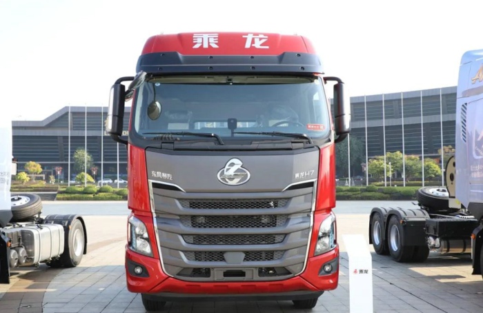乘龙H7 4×2港口牵引车.jpg