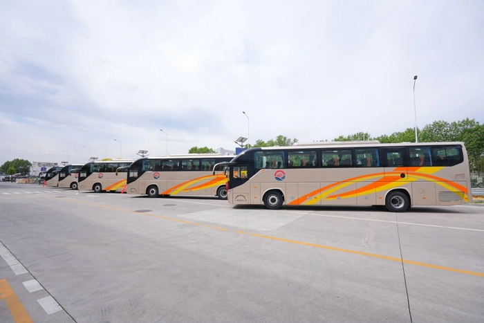 欧辉BJ6122城间客车批量交付广州禧臻4.jpg