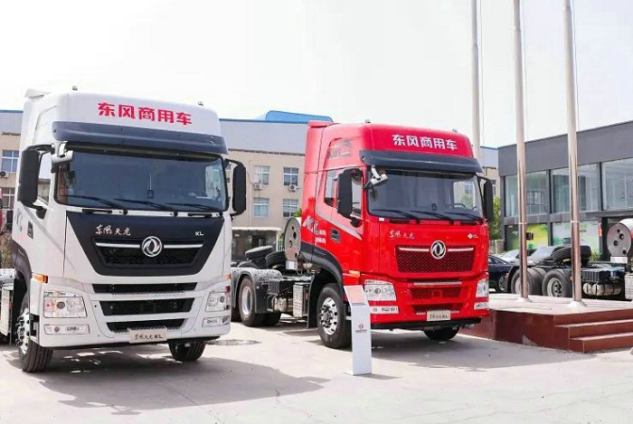 东风天龙系列牵引车.jpg