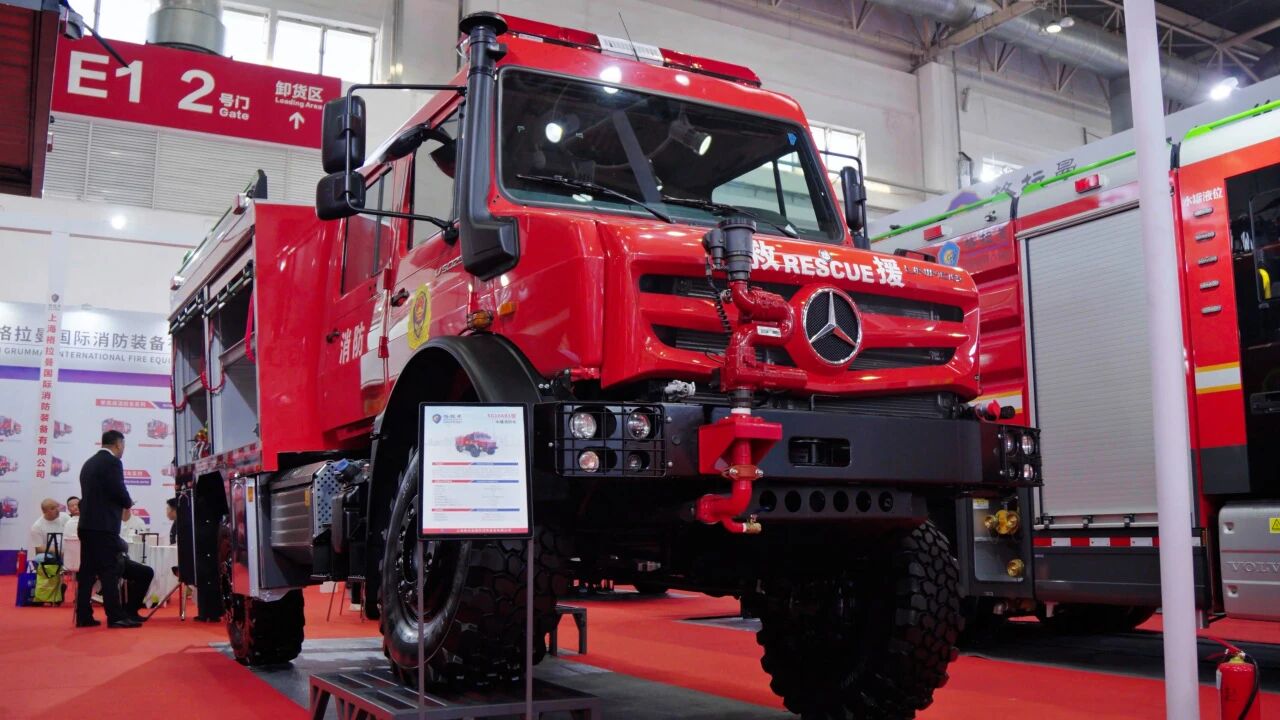 奔驰消防车1.jpg