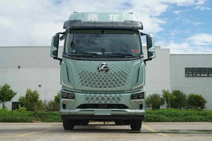 乘龙H5V创富版LNG牵引车2.jpg