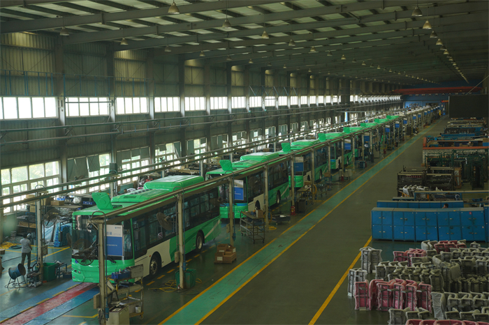 4 墨西哥600辆天然气公交车订单在金旅生产线上生产.JPG