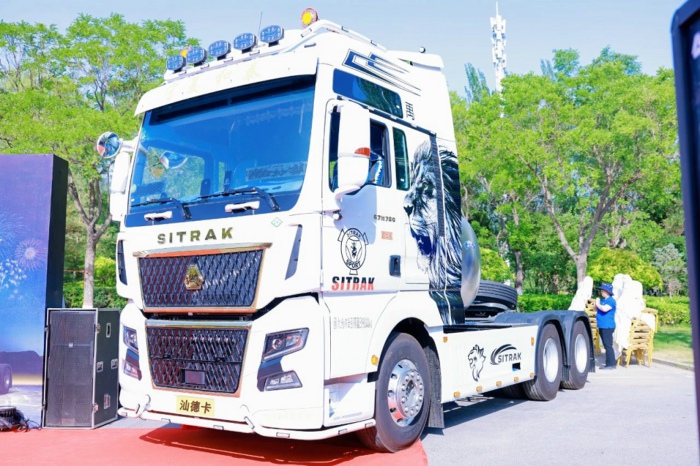 汕德卡G7H 720马力燃气牵引车.jpg