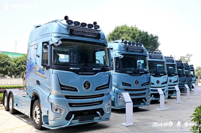 陕汽X6000旗舰版16NG 720马力天然气重卡.jpg