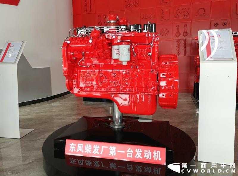 东风柴发厂第一台发动机