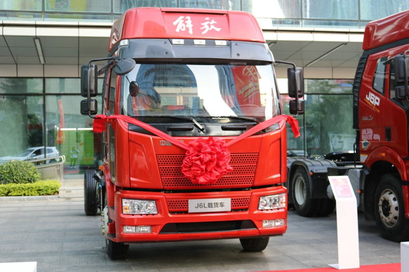 解放J6L 4×2 平头载货汽车
