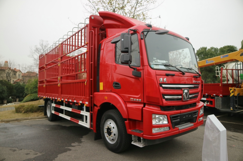 城市物流仓栅车