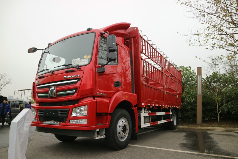 城市物流仓栅车