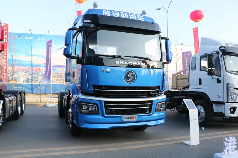 陕汽轩德翼燃油牵引车