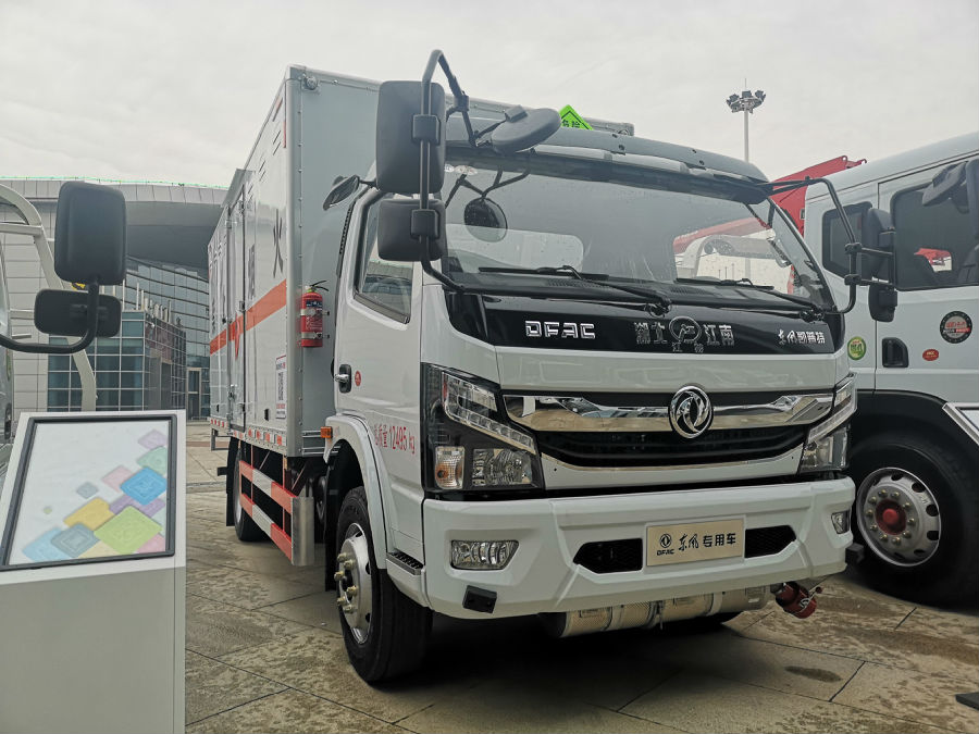 东风危险品运输厢式车（国六）