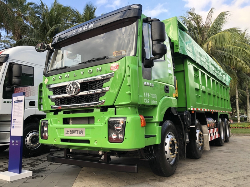 红岩杰狮C6 LNG 8×4智能渣土车