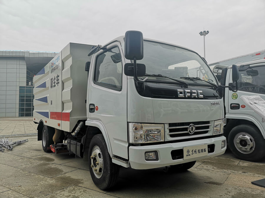 东风吸尘车