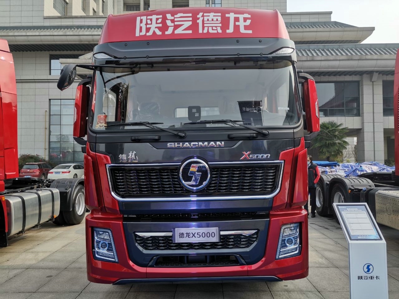 德龙X5000 6×4 460马力国六AMT牵引车