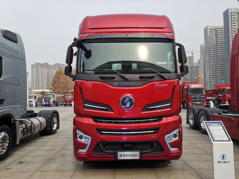 德龙X6000 6×4国六自动挡牵引车