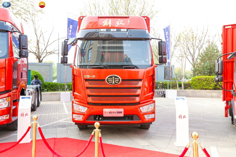 解放J6L 4×2精英版牵引车